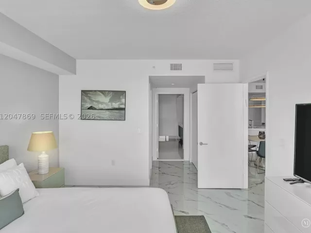 2-bedroom condo for rent in Sunny Isles Beach - 300 Sunny Isles Blvd 4-1503 - MondialRealty