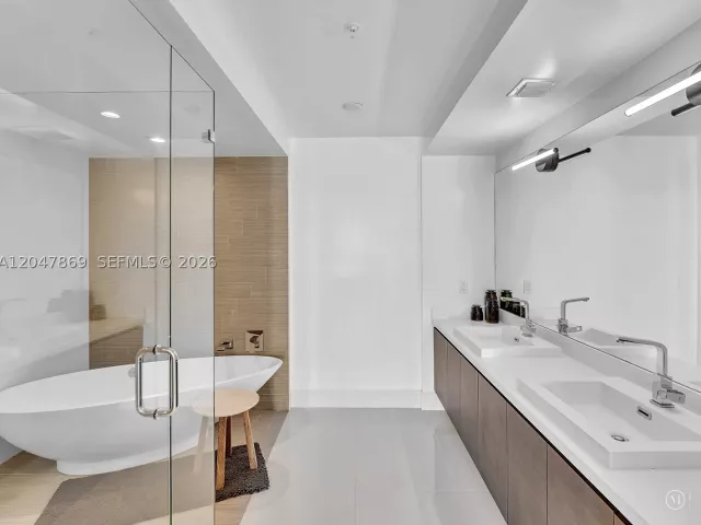 2-bedroom condo for rent in Sunny Isles Beach - 300 Sunny Isles Blvd 4-1503 - MondialRealty
