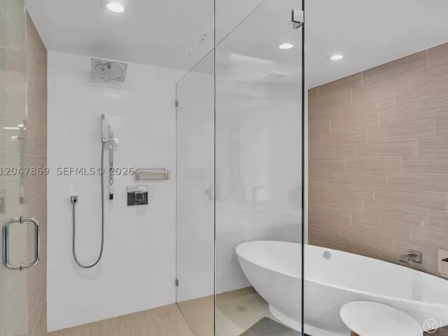 2-bedroom condo for rent in Sunny Isles Beach - 300 Sunny Isles Blvd 4-1503 - MondialRealty