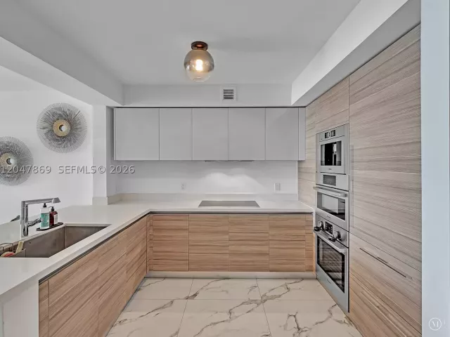 2-bedroom condo for rent in Sunny Isles Beach - 300 Sunny Isles Blvd 4-1503 - MondialRealty