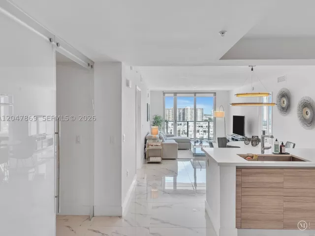 2-bedroom condo for rent in Sunny Isles Beach - 300 Sunny Isles Blvd 4-1503 - MondialRealty