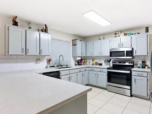 3-bedroom home for sale in Miami - 15490 SW 209th Ave - MondialRealty