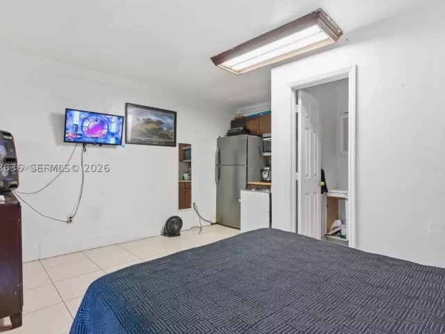 3-bedroom home for sale in Miami - 15490 SW 209th Ave - MondialRealty