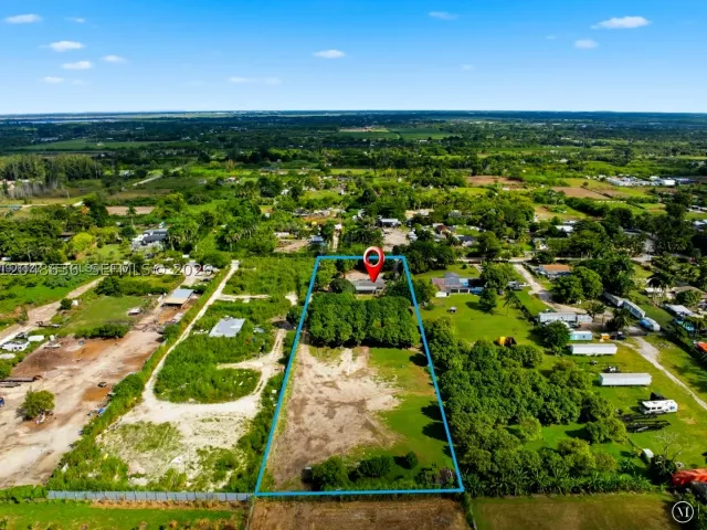 3-bedroom home for sale in Miami - 15490 SW 209th Ave - MondialRealty