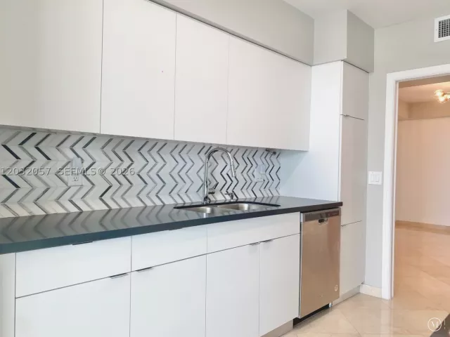 2-bedroom condo for sale in Sunny Isles Beach - 16400 Collins Ave 542 - MondialRealty