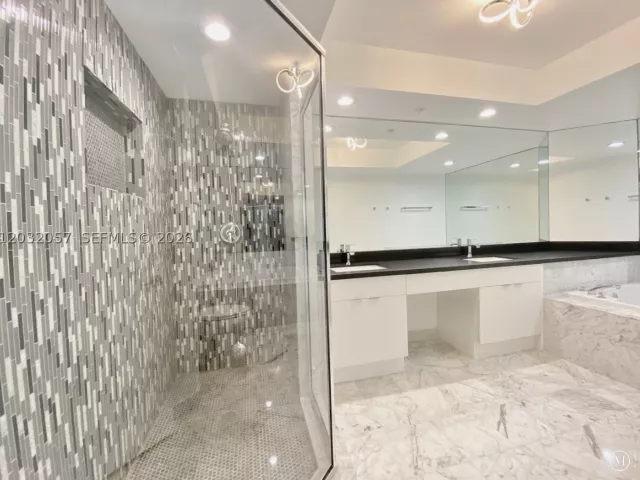 2-bedroom condo for sale in Sunny Isles Beach - 16400 Collins Ave 542 - MondialRealty