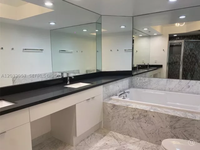 2-bedroom condo for sale in Sunny Isles Beach - 16400 Collins Ave 542 - MondialRealty