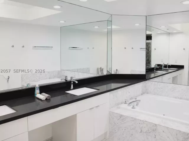 2-bedroom condo for sale in Sunny Isles Beach - 16400 Collins Ave 542 - MondialRealty