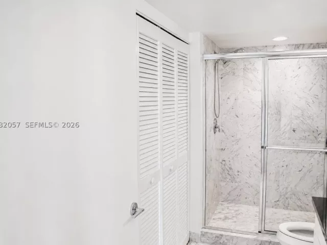 2-bedroom condo for sale in Sunny Isles Beach - 16400 Collins Ave 542 - MondialRealty