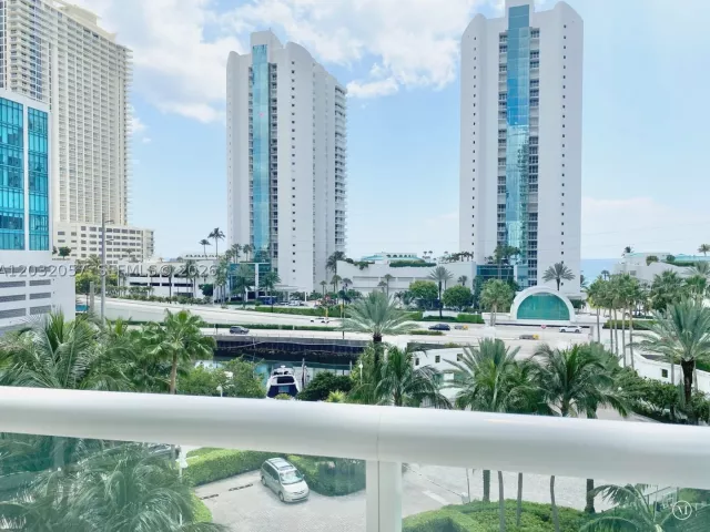 2-bedroom condo for sale in Sunny Isles Beach - 16400 Collins Ave 542 - MondialRealty