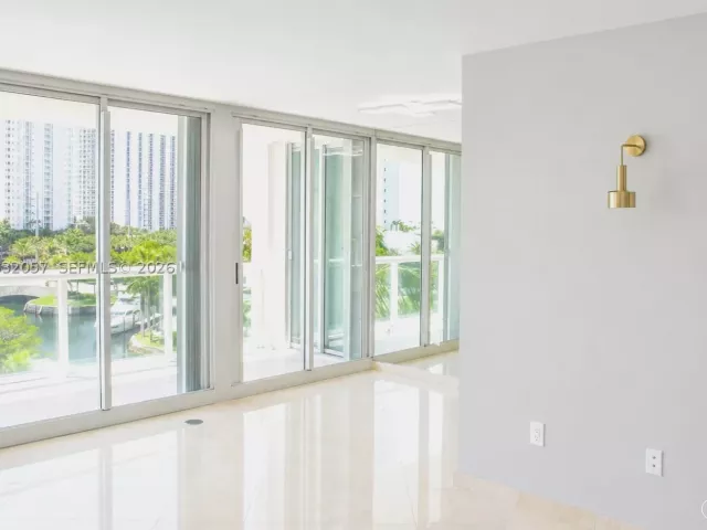 2-bedroom condo for sale in Sunny Isles Beach - 16400 Collins Ave 542 - MondialRealty