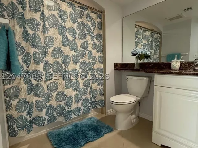 2-bedroom condo for sale in Surfside - 9201 Collins Ave 521 - MondialRealty