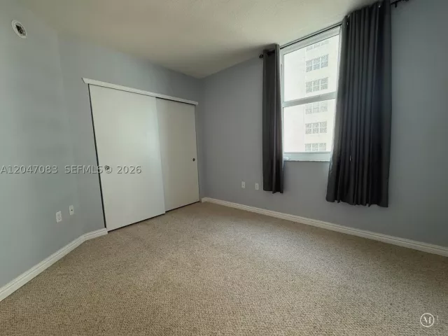2-bedroom condo for sale in Surfside - 9201 Collins Ave 521 - MondialRealty