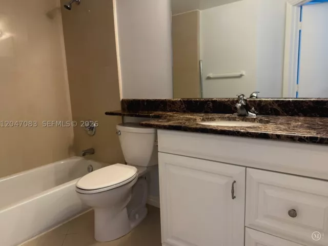 2-bedroom condo for sale in Surfside - 9201 Collins Ave 521 - MondialRealty