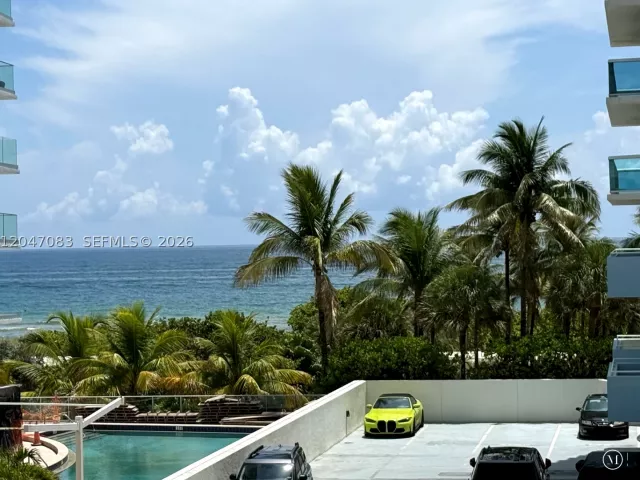 2-bedroom condo for sale in Surfside - 9201 Collins Ave 521 - MondialRealty