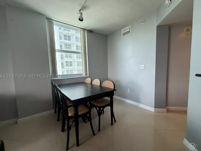 2-bedroom condo for sale in Surfside - 9201 Collins Ave 521 - MondialRealty
