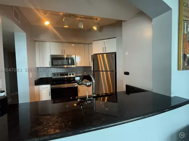 2-bedroom condo for sale in Surfside - 9201 Collins Ave 521 - MondialRealty
