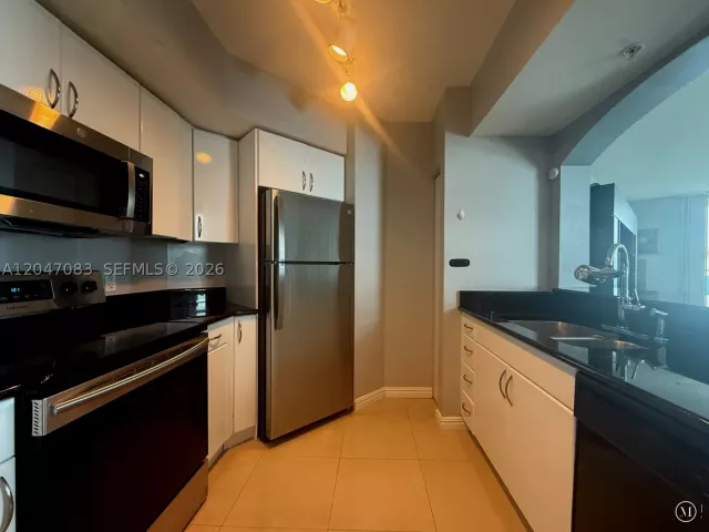 2-bedroom condo for sale in Surfside - 9201 Collins Ave 521 - MondialRealty