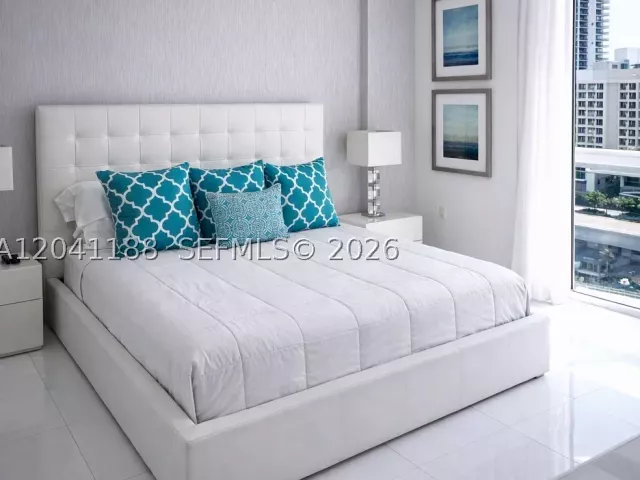 3-bedroom condo for rent in Sunny Isles Beach - 150 Sunny Isles Blvd 1-1001 - MondialRealty