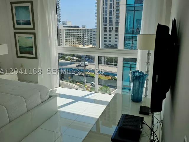 3-bedroom condo for rent in Sunny Isles Beach - 150 Sunny Isles Blvd 1-1001 - MondialRealty