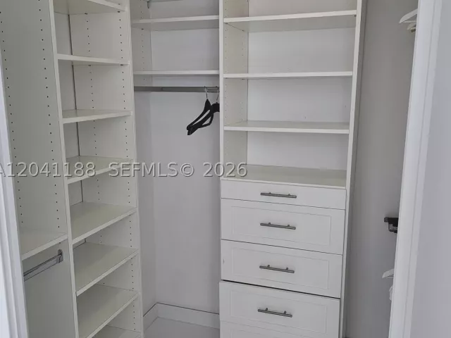3-bedroom condo for rent in Sunny Isles Beach - 150 Sunny Isles Blvd 1-1001 - MondialRealty