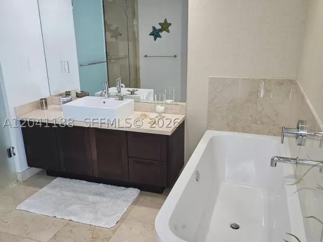 3-bedroom condo for rent in Sunny Isles Beach - 150 Sunny Isles Blvd 1-1001 - MondialRealty