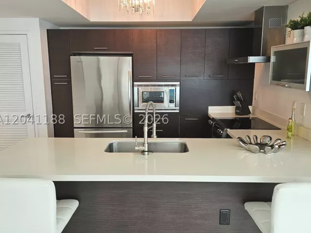 3-bedroom condo for rent in Sunny Isles Beach - 150 Sunny Isles Blvd 1-1001 - MondialRealty