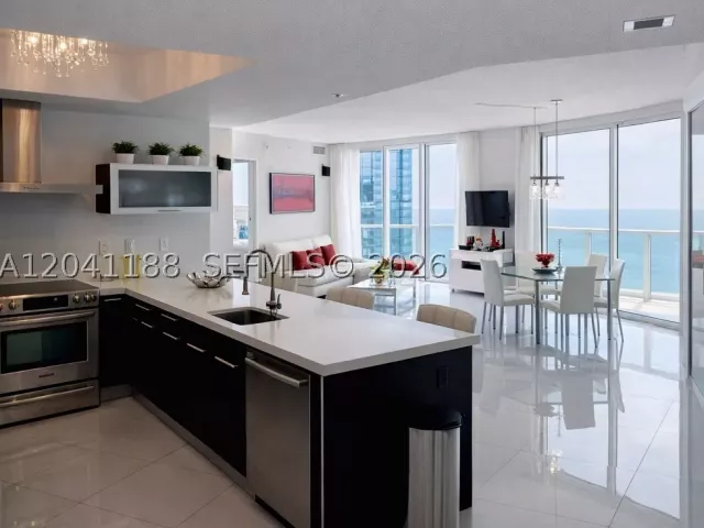 3-bedroom condo for rent in Sunny Isles Beach - 150 Sunny Isles Blvd 1-1001 - MondialRealty