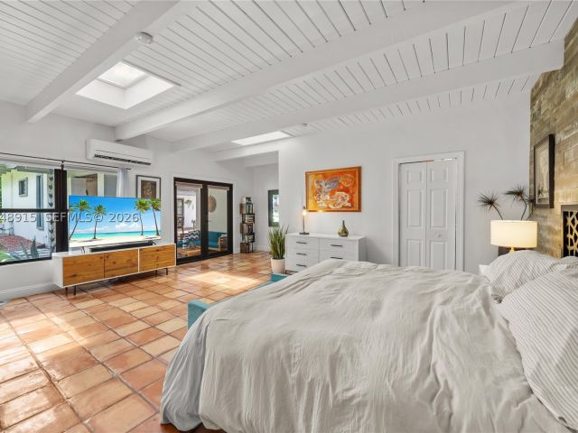 5-bedroom home for sale in Miami - 8735 SW 122nd St - MondialRealty