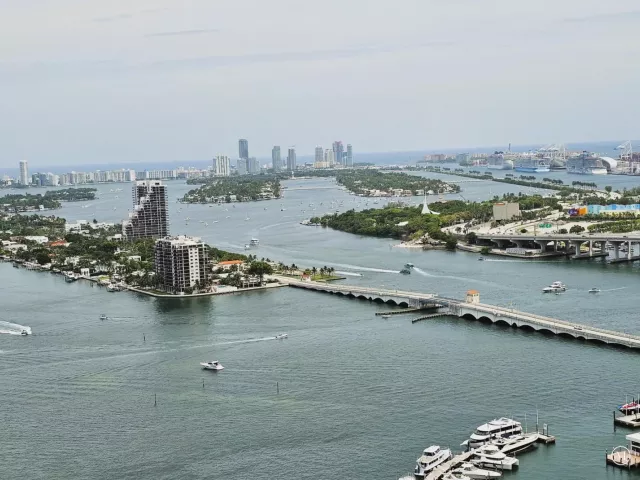 1-bedroom condo for sale in Miami - 488 NE 18th Street Apt 3508 - MondialRealty