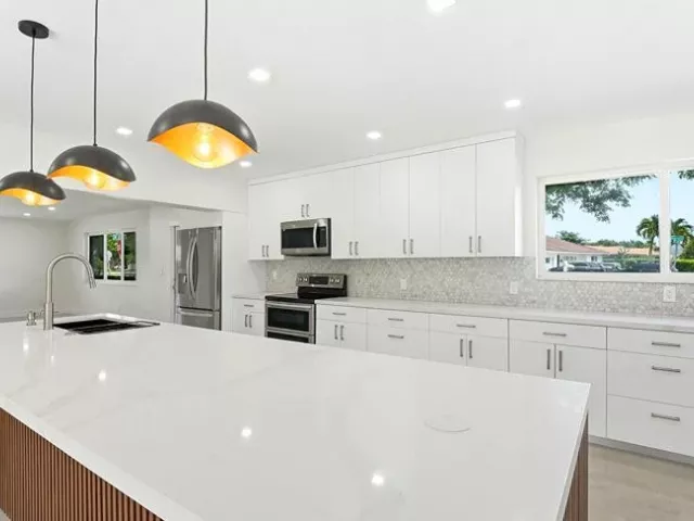 4-bedroom home for sale in Miami - 21020 Highland Lakes Boulevard - MondialRealty