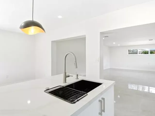 4-bedroom home for sale in Miami - 21020 Highland Lakes Boulevard - MondialRealty