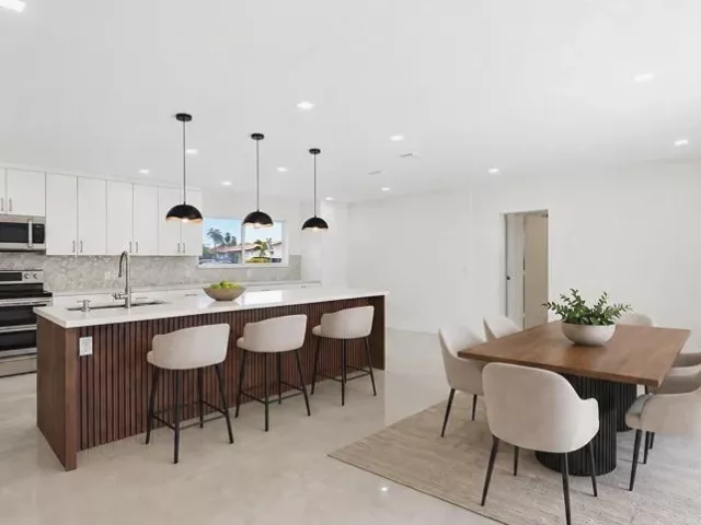 4-bedroom home for sale in Miami - 21020 Highland Lakes Boulevard - MondialRealty