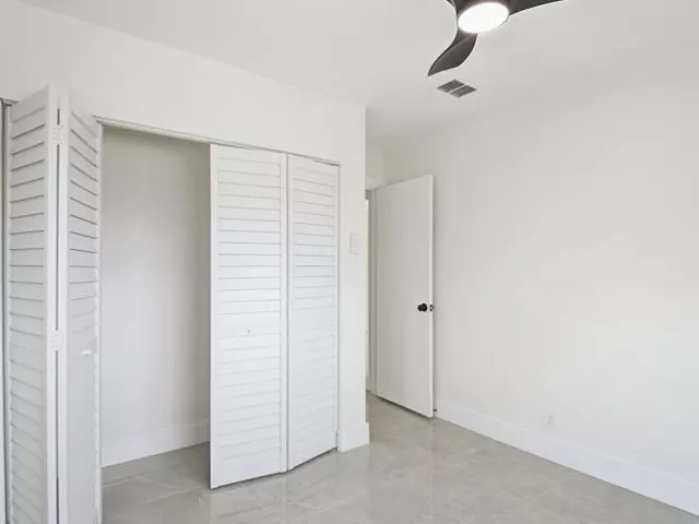 4-bedroom home for sale in Miami - 21020 Highland Lakes Boulevard - MondialRealty
