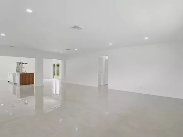 4-bedroom home for sale in Miami - 21020 Highland Lakes Boulevard - MondialRealty