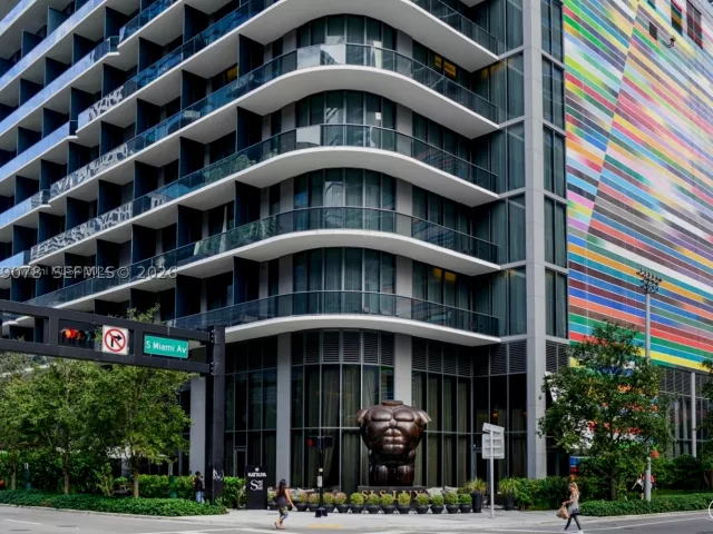 2-bedroom condo for rent in Miami - 801 S Miami Ave 1702 - MondialRealty