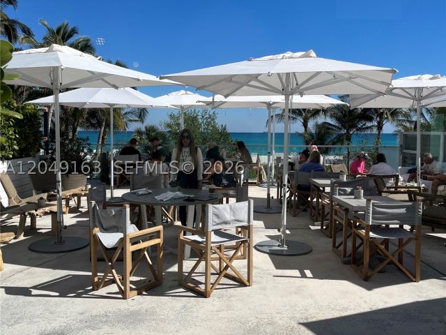 2-bedroom condo for sale in Miami Beach - 2301 Collins Ave 326 - MondialRealty