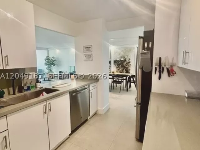 2-bedroom condo for sale in Sunny Isles Beach - 100 Bayview Dr 1906 - MondialRealty