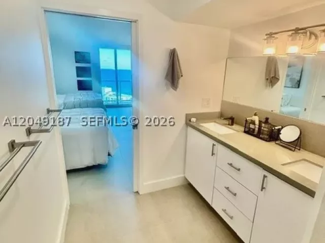2-bedroom condo for sale in Sunny Isles Beach - 100 Bayview Dr 1906 - MondialRealty