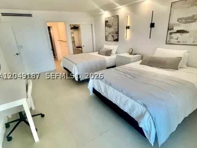 2-bedroom condo for sale in Sunny Isles Beach - 100 Bayview Dr 1906 - MondialRealty