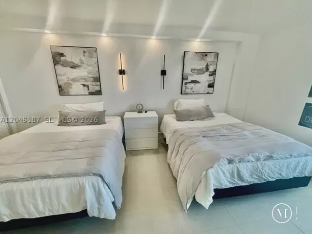 2-bedroom condo for sale in Sunny Isles Beach - 100 Bayview Dr 1906 - MondialRealty