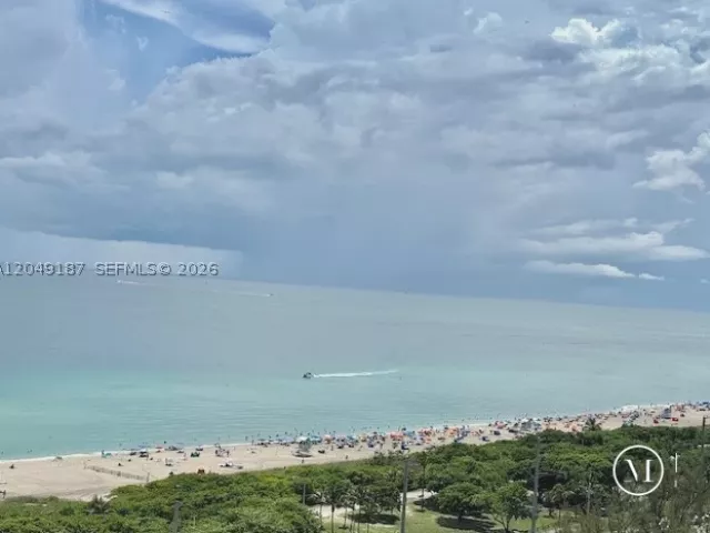 2-bedroom condo for sale in Sunny Isles Beach - 100 Bayview Dr 1906 - MondialRealty