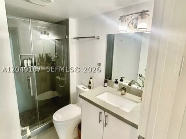2-bedroom condo for sale in Sunny Isles Beach - 100 Bayview Dr 1906 - MondialRealty