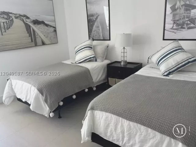 2-bedroom condo for sale in Sunny Isles Beach - 100 Bayview Dr 1906 - MondialRealty