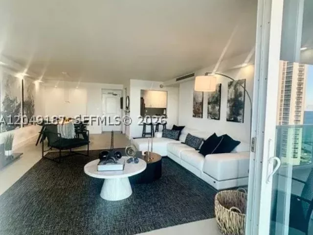 2-bedroom condo for sale in Sunny Isles Beach - 100 Bayview Dr 1906 - MondialRealty