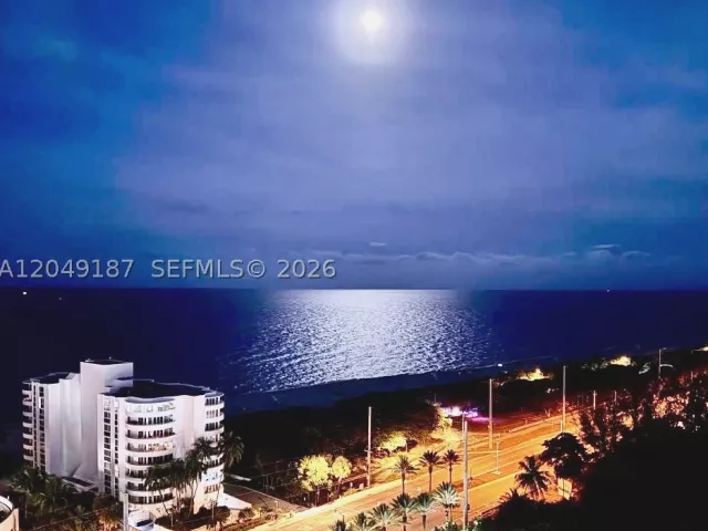 2-bedroom condo for sale in Sunny Isles Beach - 100 Bayview Dr 1906 - MondialRealty