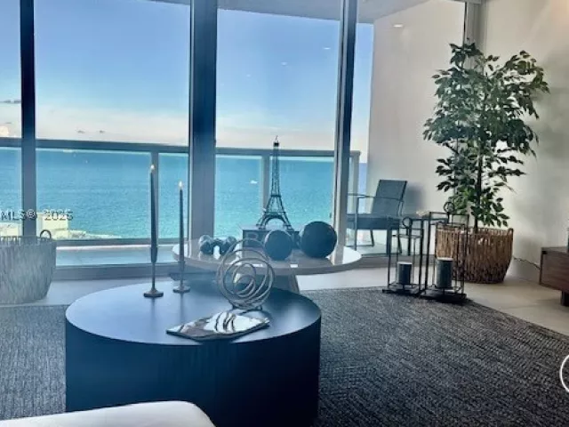 2-bedroom condo for sale in Sunny Isles Beach - 100 Bayview Dr 1906 - MondialRealty