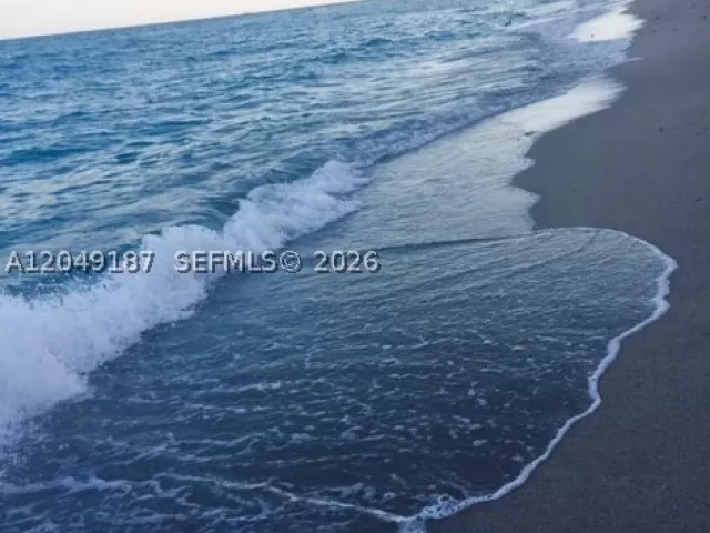 2-bedroom condo for sale in Sunny Isles Beach - 100 Bayview Dr 1906 - MondialRealty
