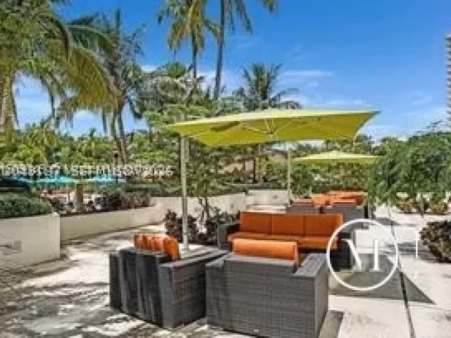 2-bedroom condo for sale in Sunny Isles Beach - 100 Bayview Dr 1906 - MondialRealty