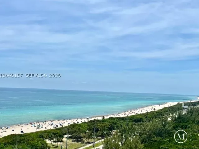 2-bedroom condo for sale in Sunny Isles Beach - 100 Bayview Dr 1906 - MondialRealty